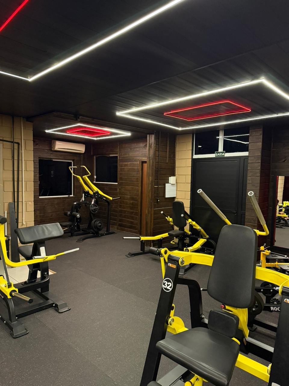 M&aacute;quinas de muscula&ccedil;&atilde;o da Prime Fitness